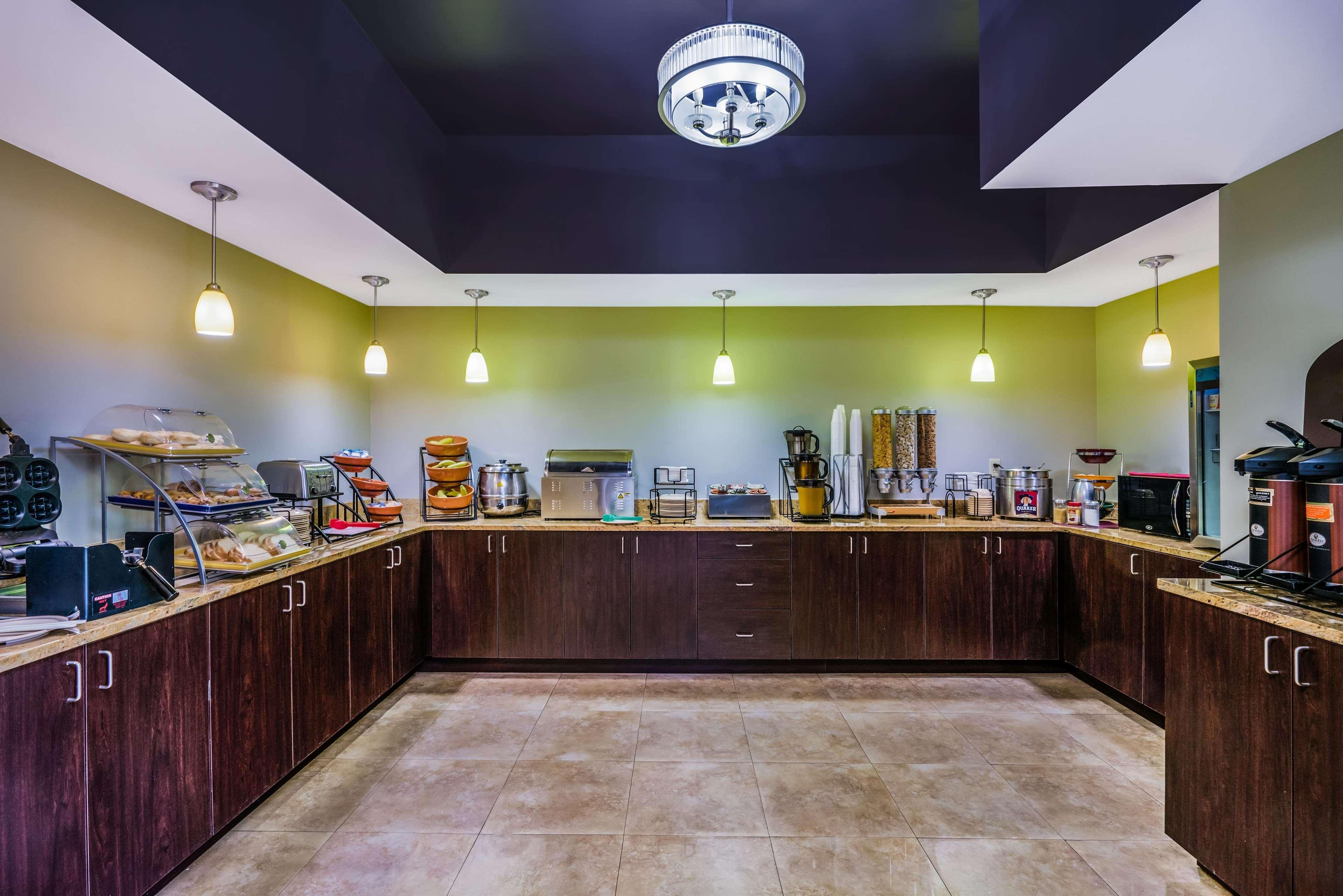 Hotel Wingate By Wyndham East