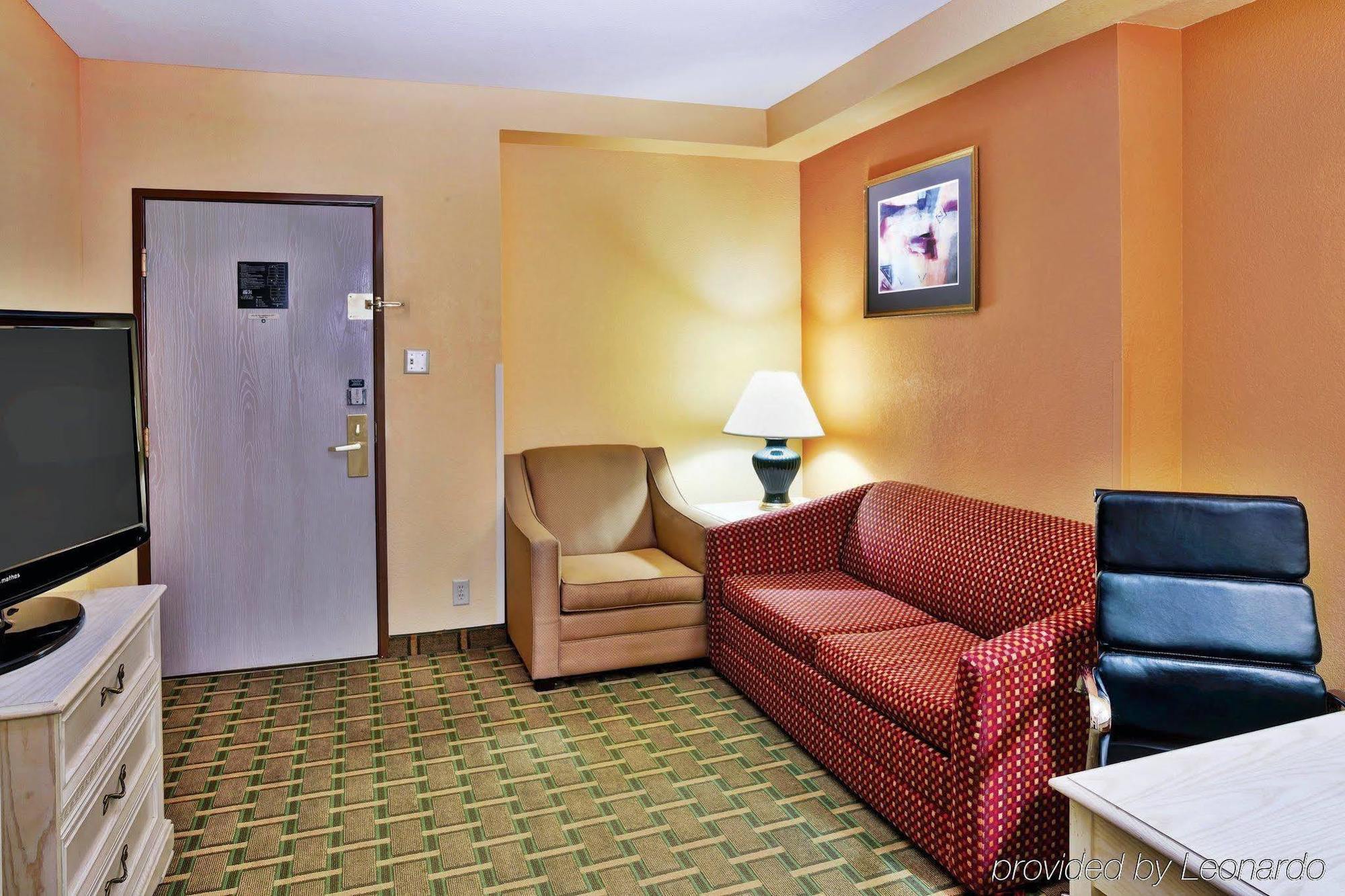 Wingate By Wyndham East Hotel 3*
