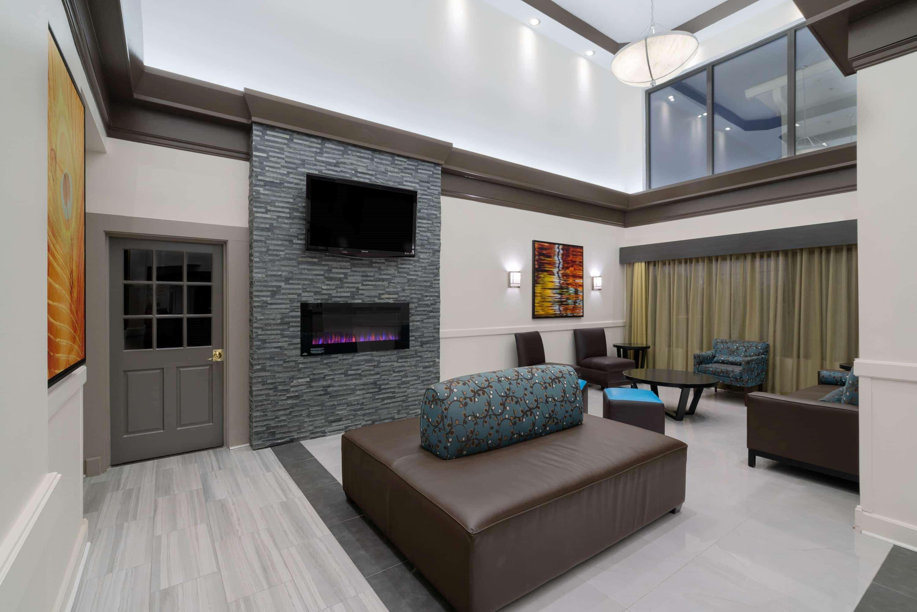 Wingate By Wyndham East Hotel 3*