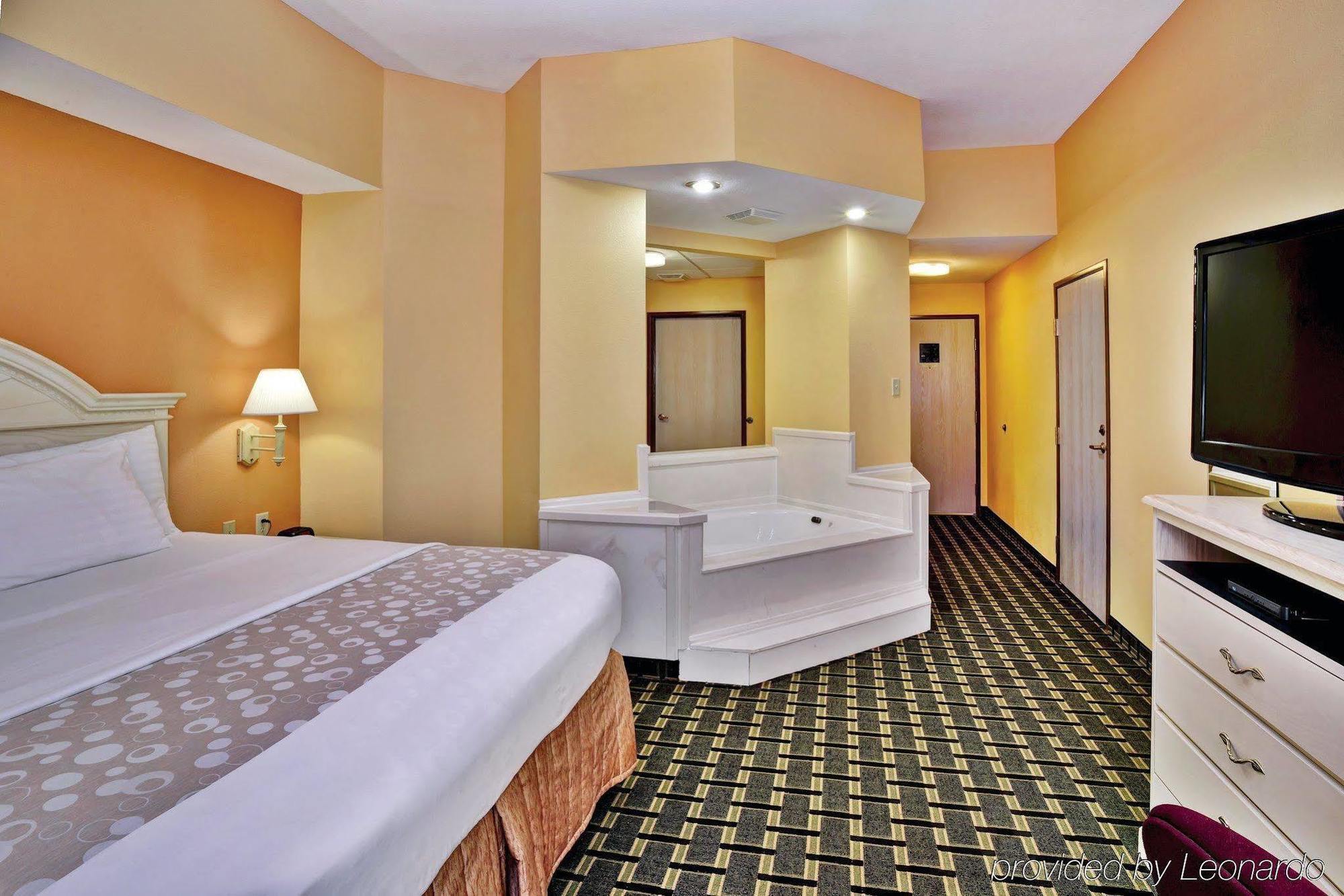 Wingate By Wyndham East Hotel 3*