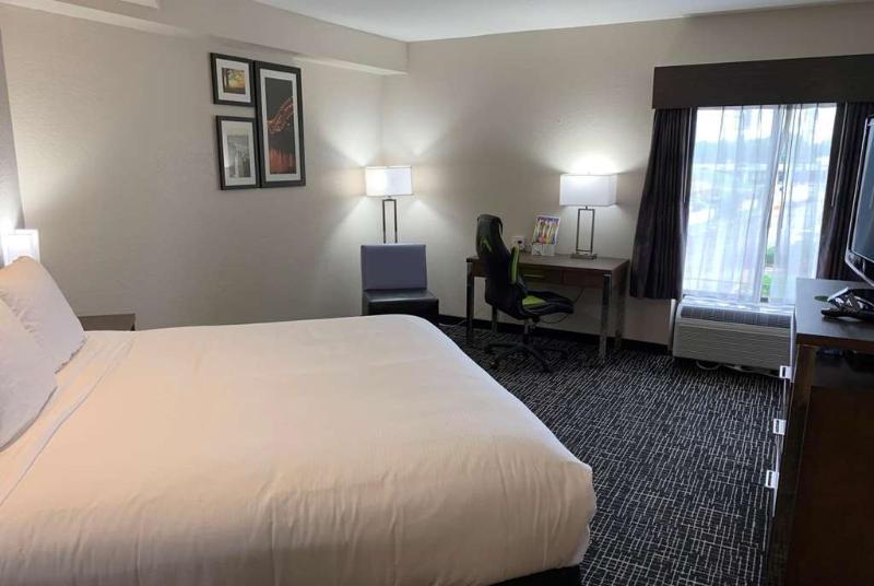 Wingate By Wyndham East Hotel